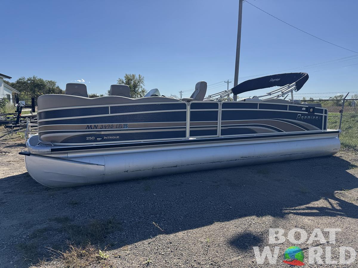 Used 2013 Premier 250 Intrigue Pontoon with 140HP Suzuki Fourstroke EFI