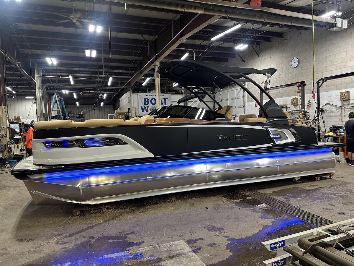 2025 Tahoe Pontoons Grand Tahoe 2585 Quad Lounge Windshield Tritoon & Mercury 400HP V10