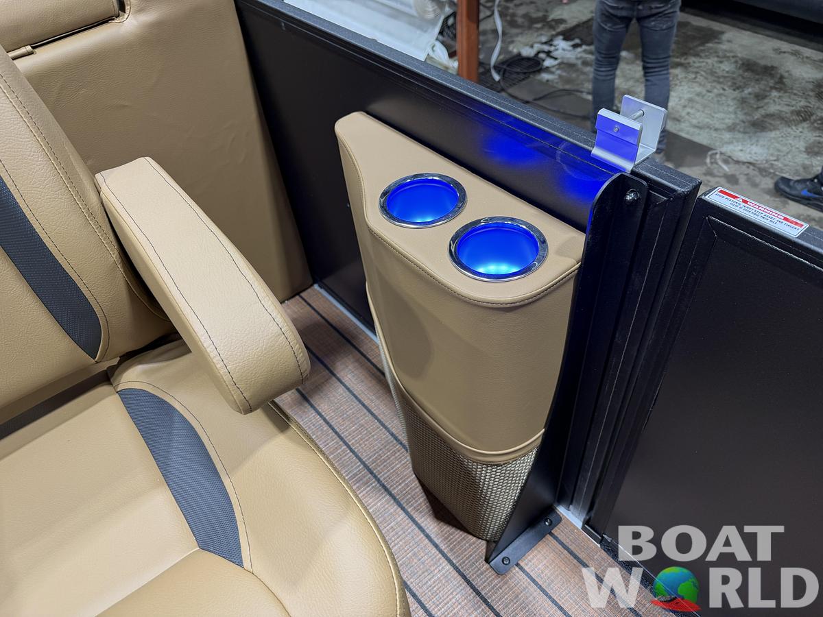 2026 Bentley Legacy 300HP Navigator Quad Lounge Tritoon $67995