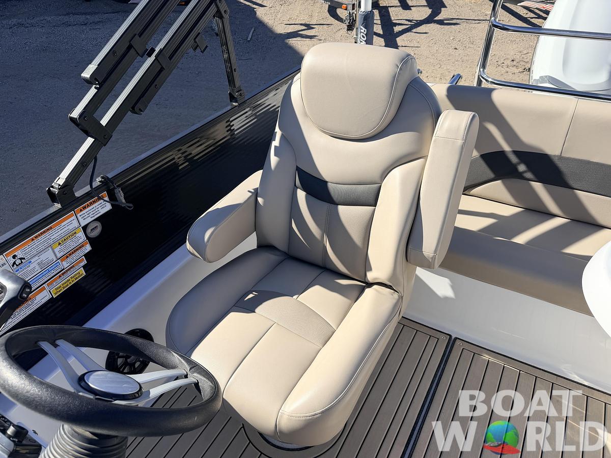 Used 2021 Hurricane Fun Deck 198 with 140HP Suzuki & Tandem Axle Trailer -$31,995