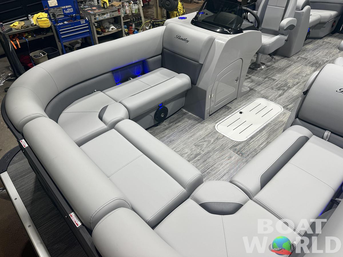 2026 Bentley 223 Navigator Quad Lounge Tritoon $50995
