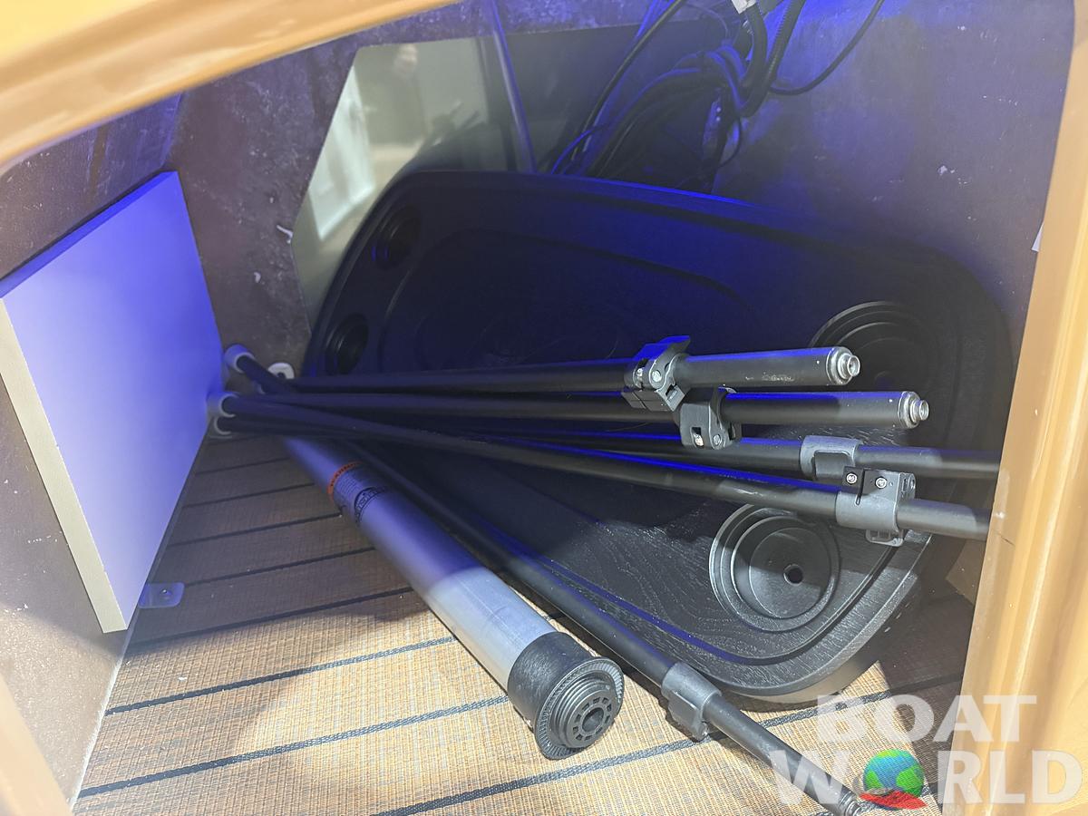 2026 Bentley Pontoons Legacy 220 Navigator DL Quad Lounge 