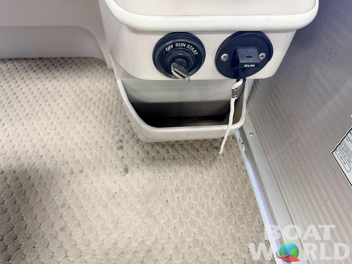 Used 2007 Princecraft  20 Versailles Pontoon & 60HP Mercury 4Stroke - $14,995