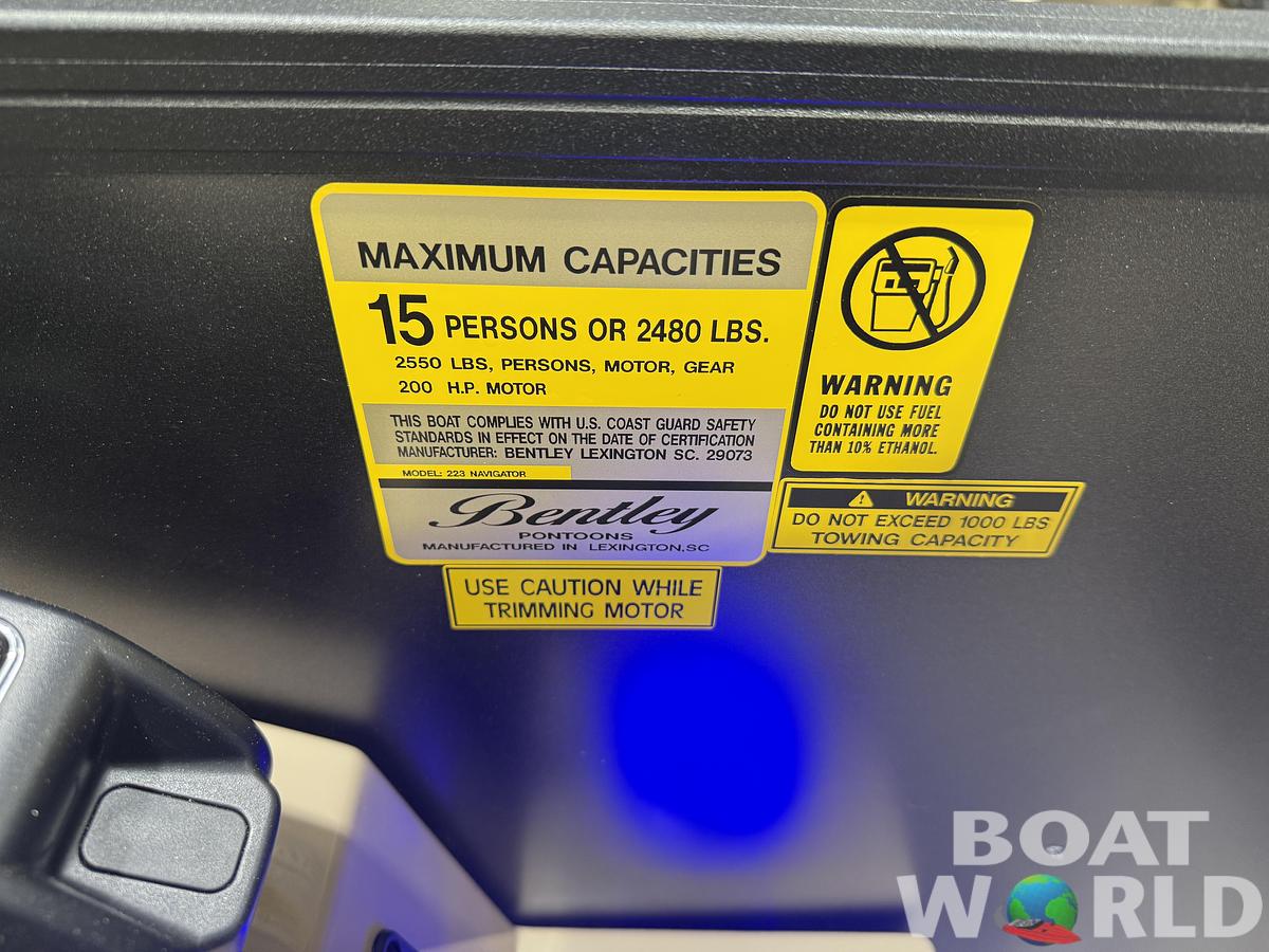 2026 Bentley Pontoons Legacy 223 Navigator Quad Lounge Tritoon