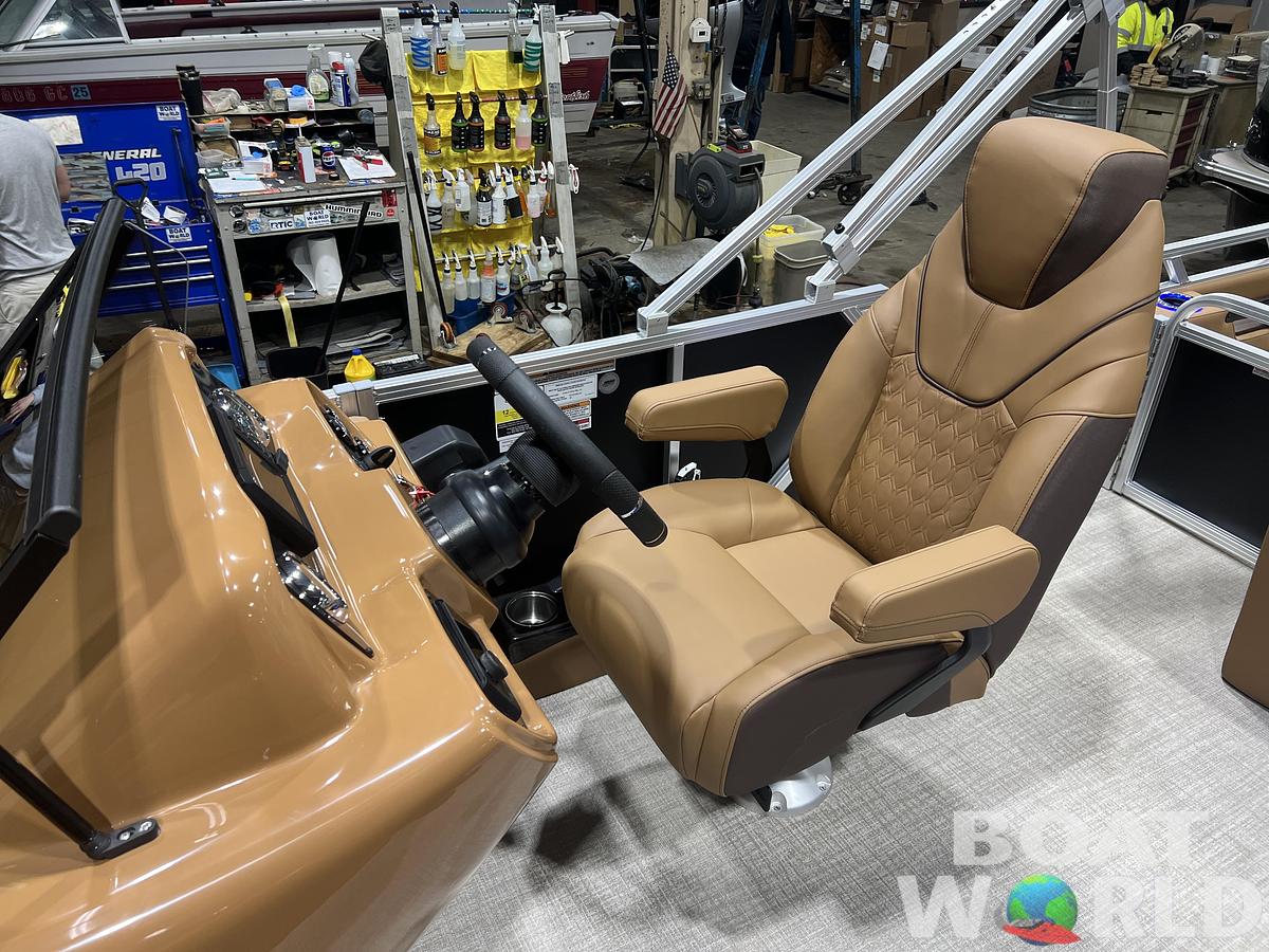 2026 Tahoe Pontoons LTZ 2385 Swingback (VRB) Windshield Tritoon