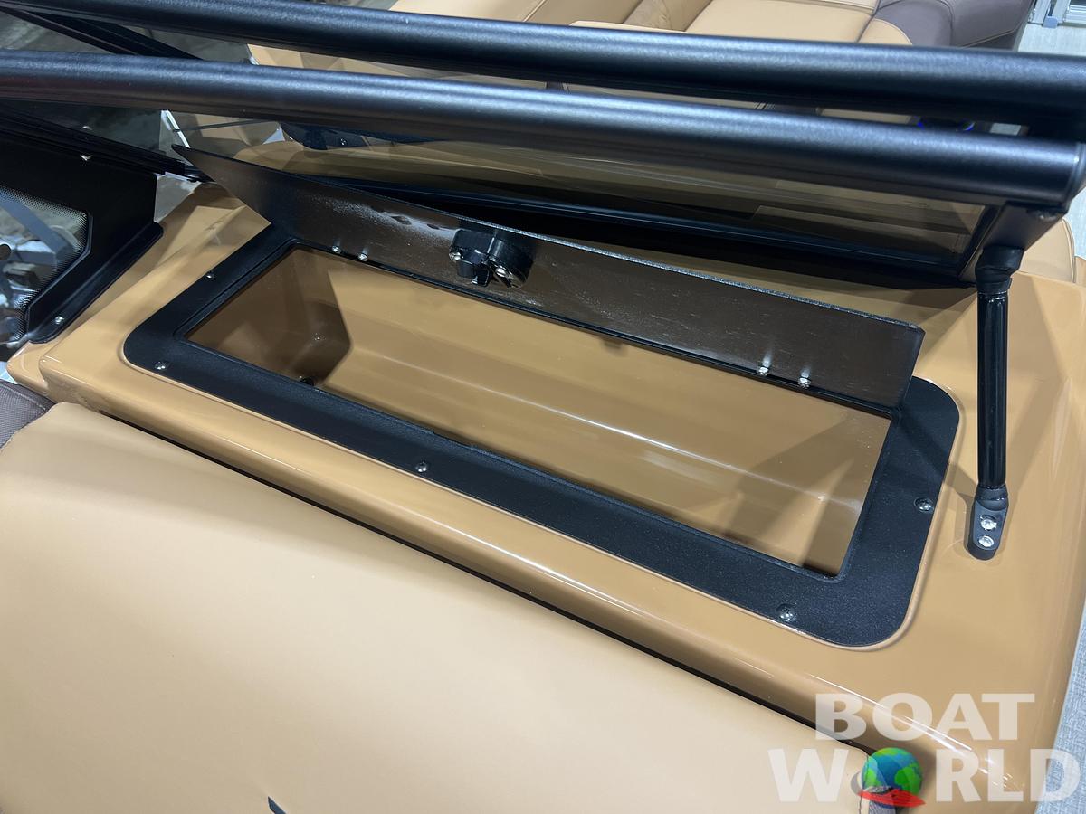 2026 Tahoe Pontoons LTZ 2385 Swingback (VRB) Windshield Tritoon