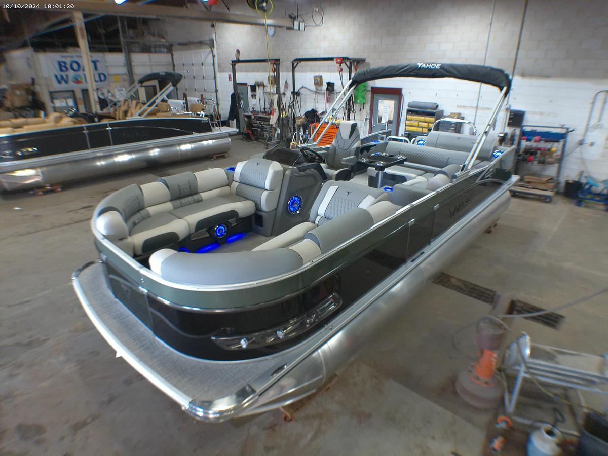 2025 Tahoe Pontoons Cascade 2385 Swingback Tritoon & 225HP 4-Stroke EFI