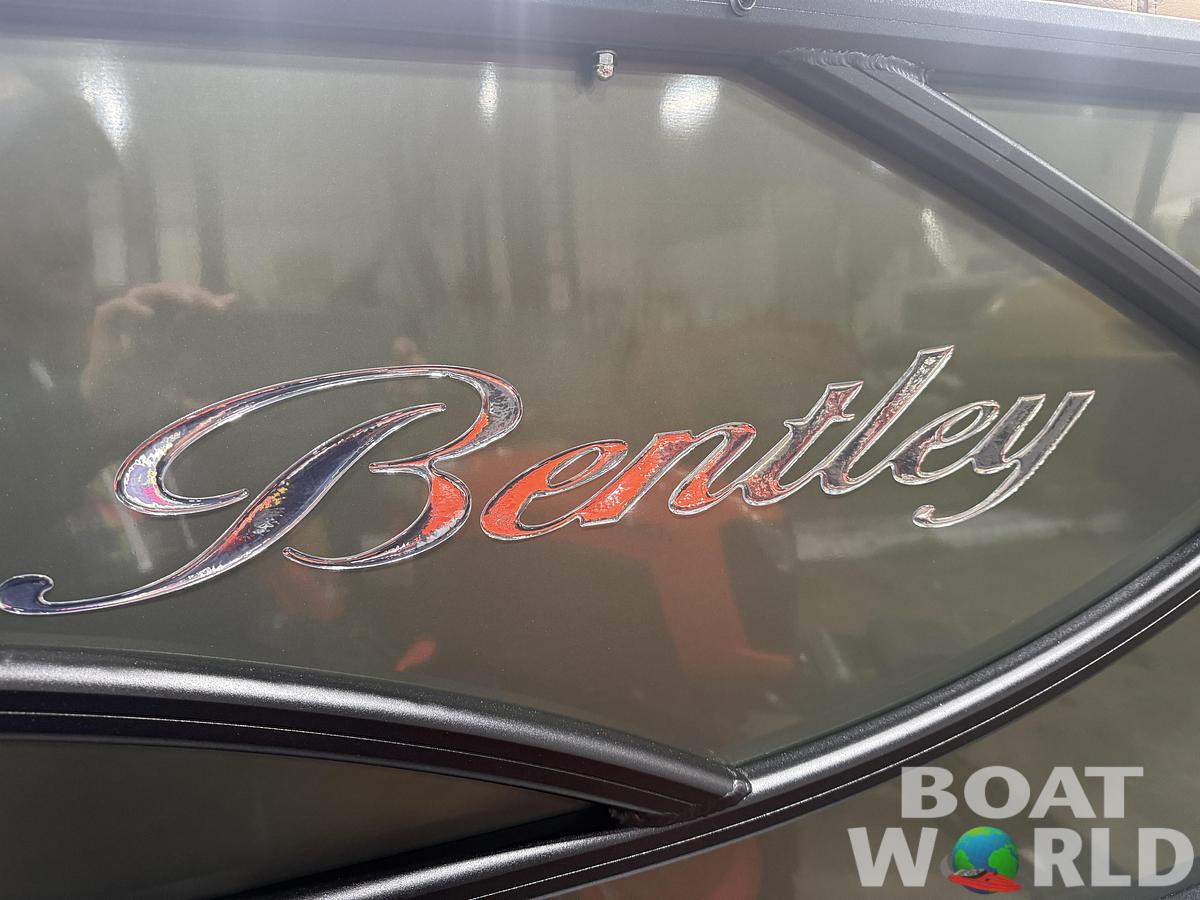 2026 Bentley Pontoons Legacy 220 Navigator DL Quad Lounge 