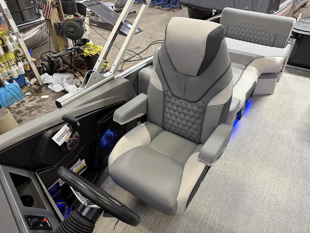 2025 Tahoe Pontoons Cascade 2385 Quad Lounge Shift Tritoon & 225HP 4-Stroke