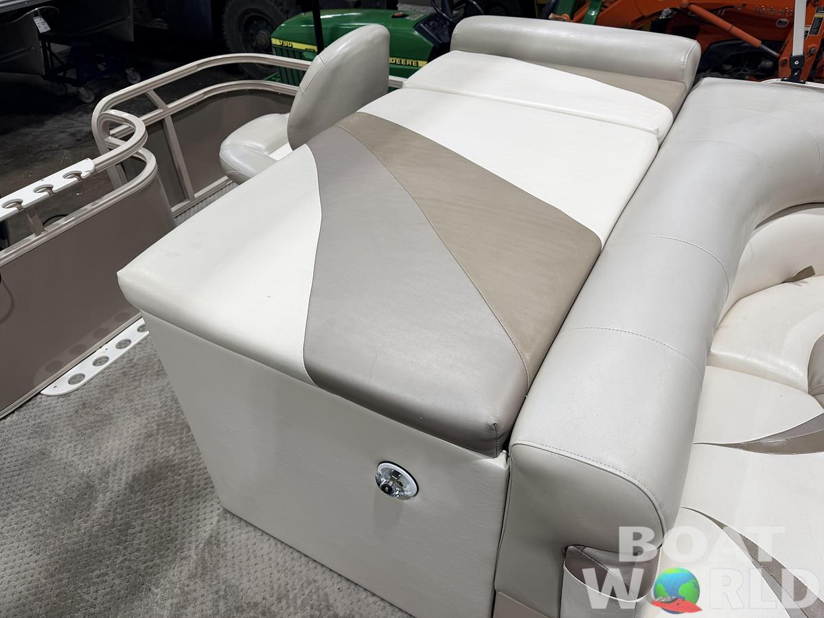 Used 2008 Sylvan Mirage 8520 Party Fish