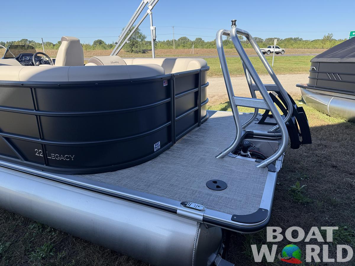 2026 Bentley Pontoons Legacy 220 Navigator DL Quad Lounge