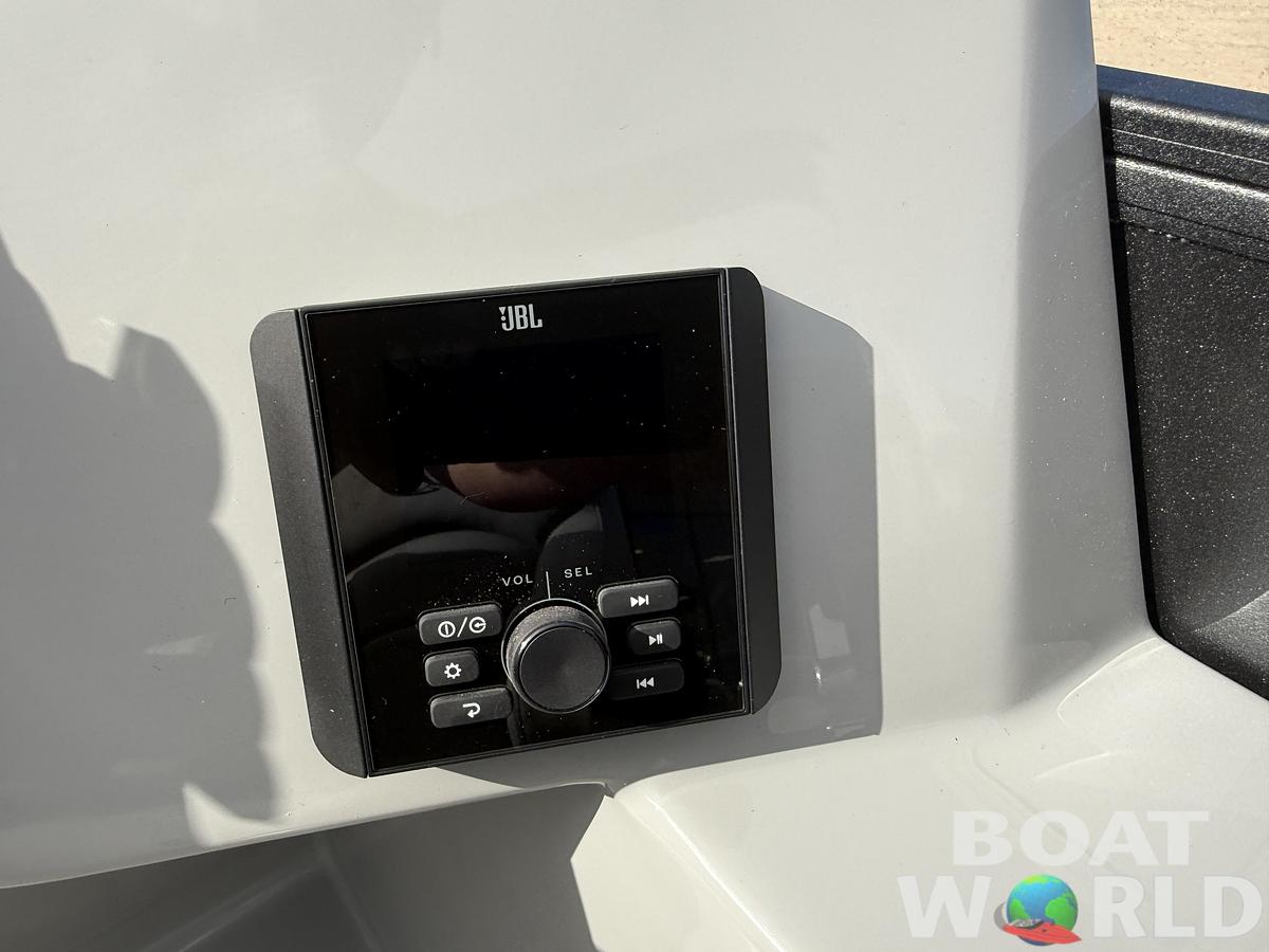 2026 Bentley Pontoons Legacy 220 Swingback 