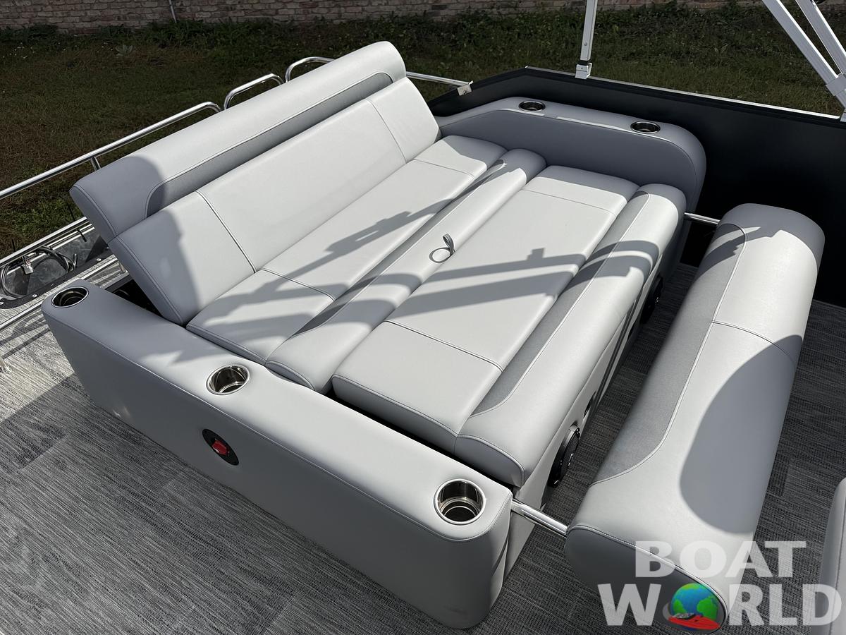 2026 Bentley Pontoons Legacy 220 Swingback 