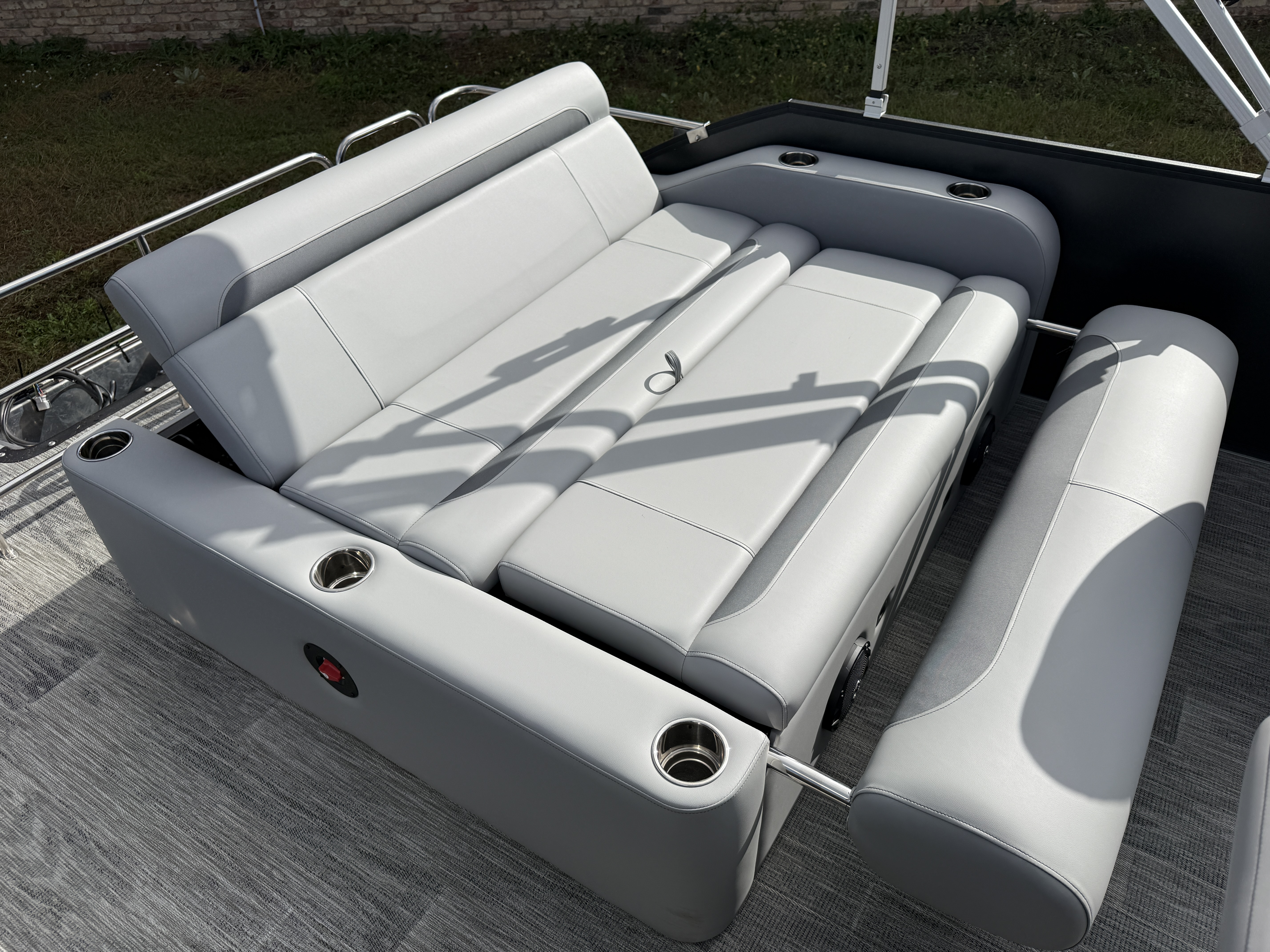 2026 Bentley Pontoons Legacy 220 Swingback 