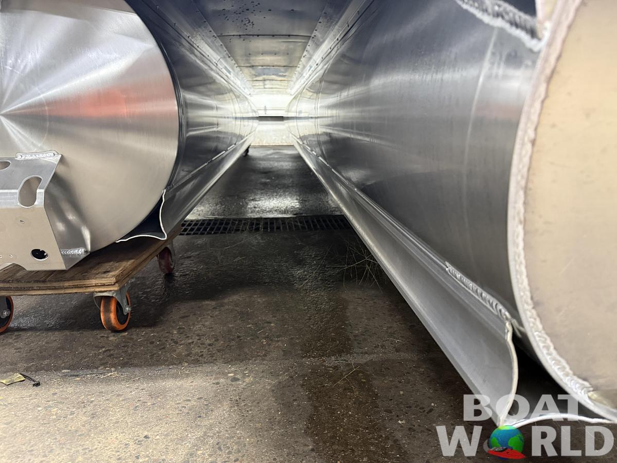 2026 Tahoe Pontoons LTZ 2385 Swingback (VRL) Tritoon