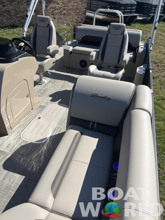 2026 Bentley Pontoons Legacy 223 Swingback Tritoon & Honda 4-Stroke EFI