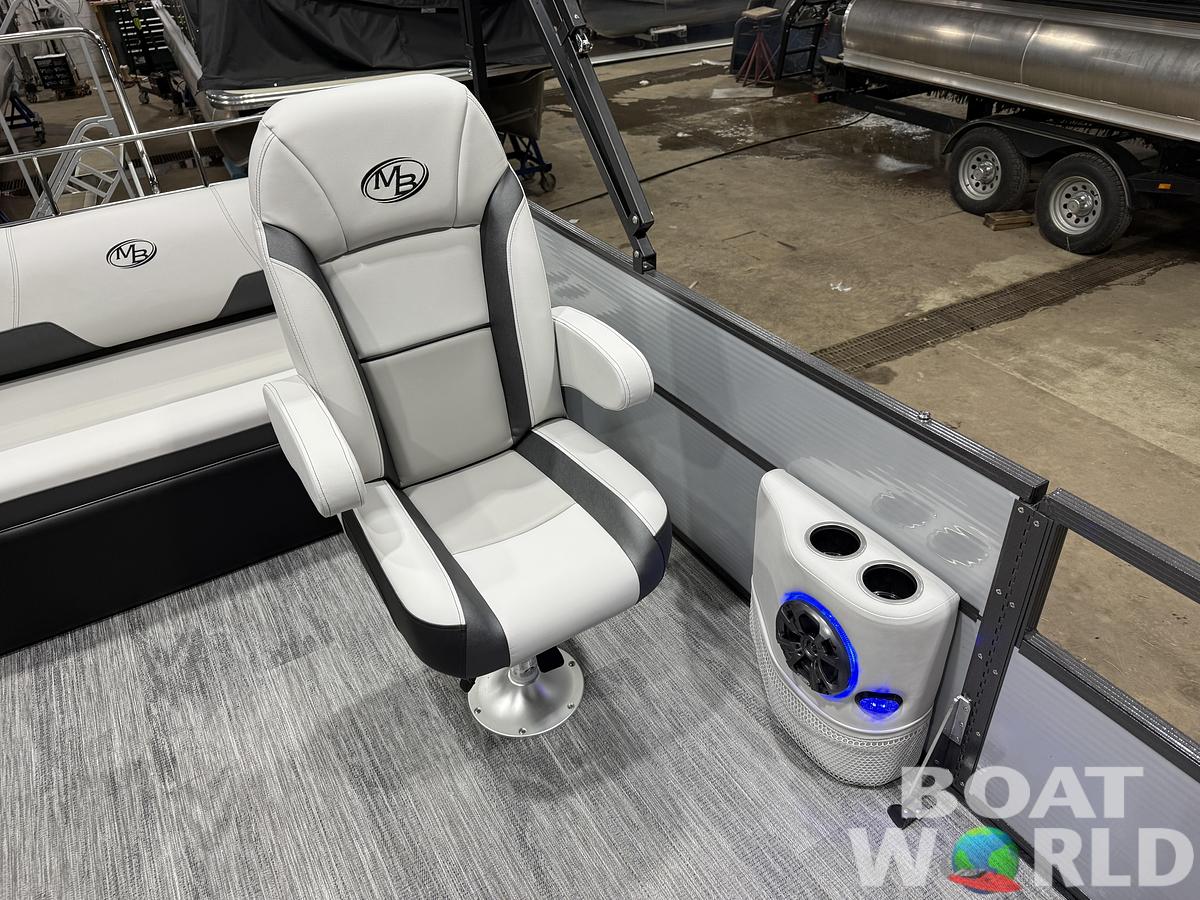 2026 Montego Bay 8522 Swingback Deluxe Pontoon