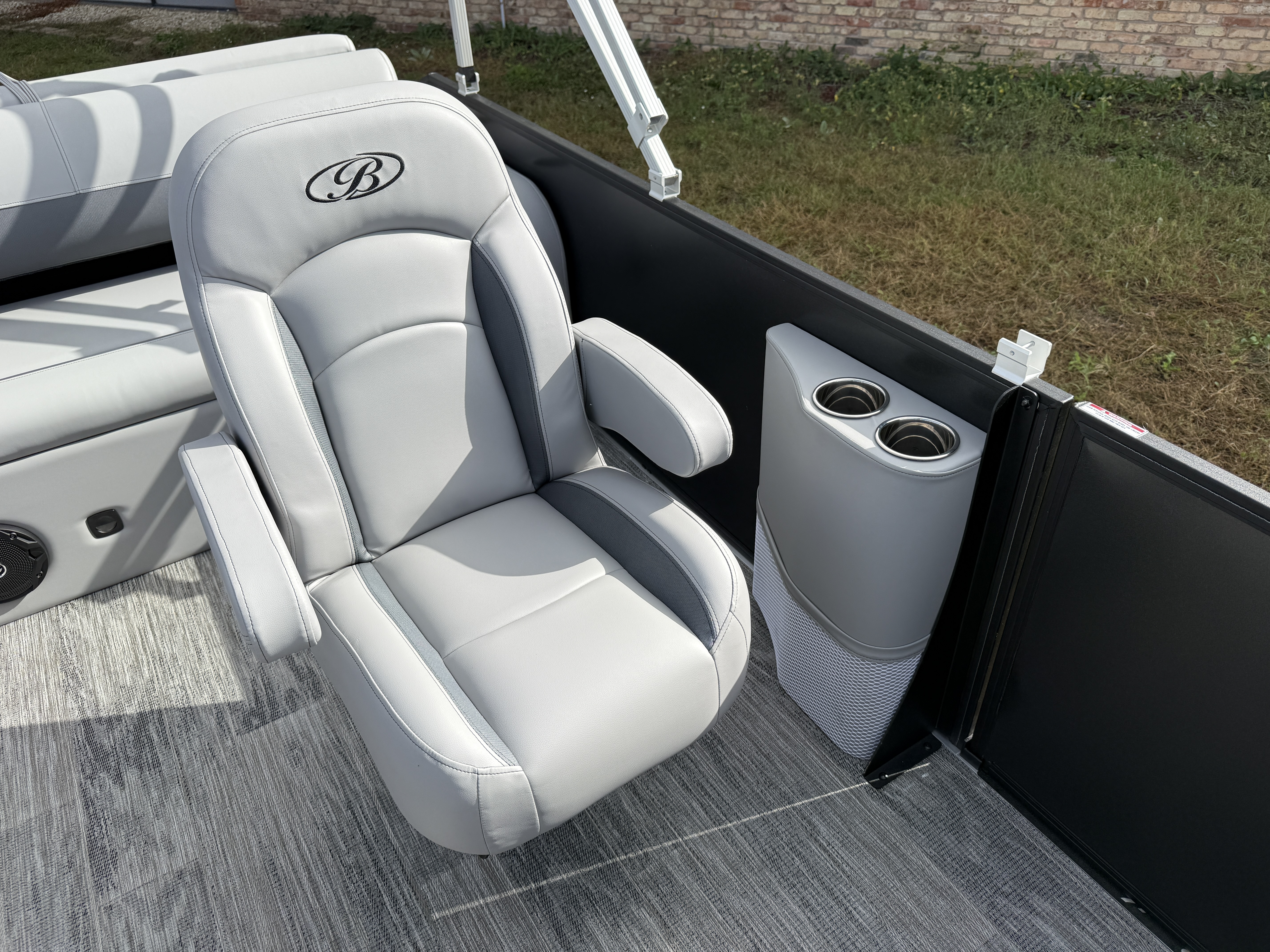 2026 Bentley Pontoons Legacy 220 Swingback 