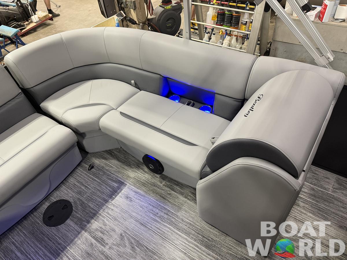 2026 Bentley Pontoons Legacy 223 Navigator Quad Lounge Tritoon 