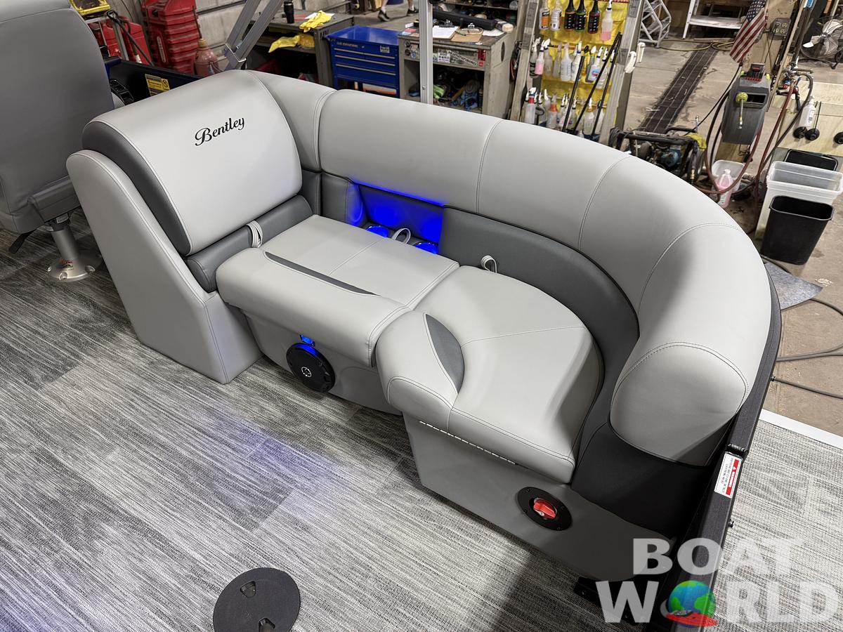 2025 Bentley Pontoons Legacy 223 Navigator Quad Lounge Tritoon & Honda 4-Stroke EFI