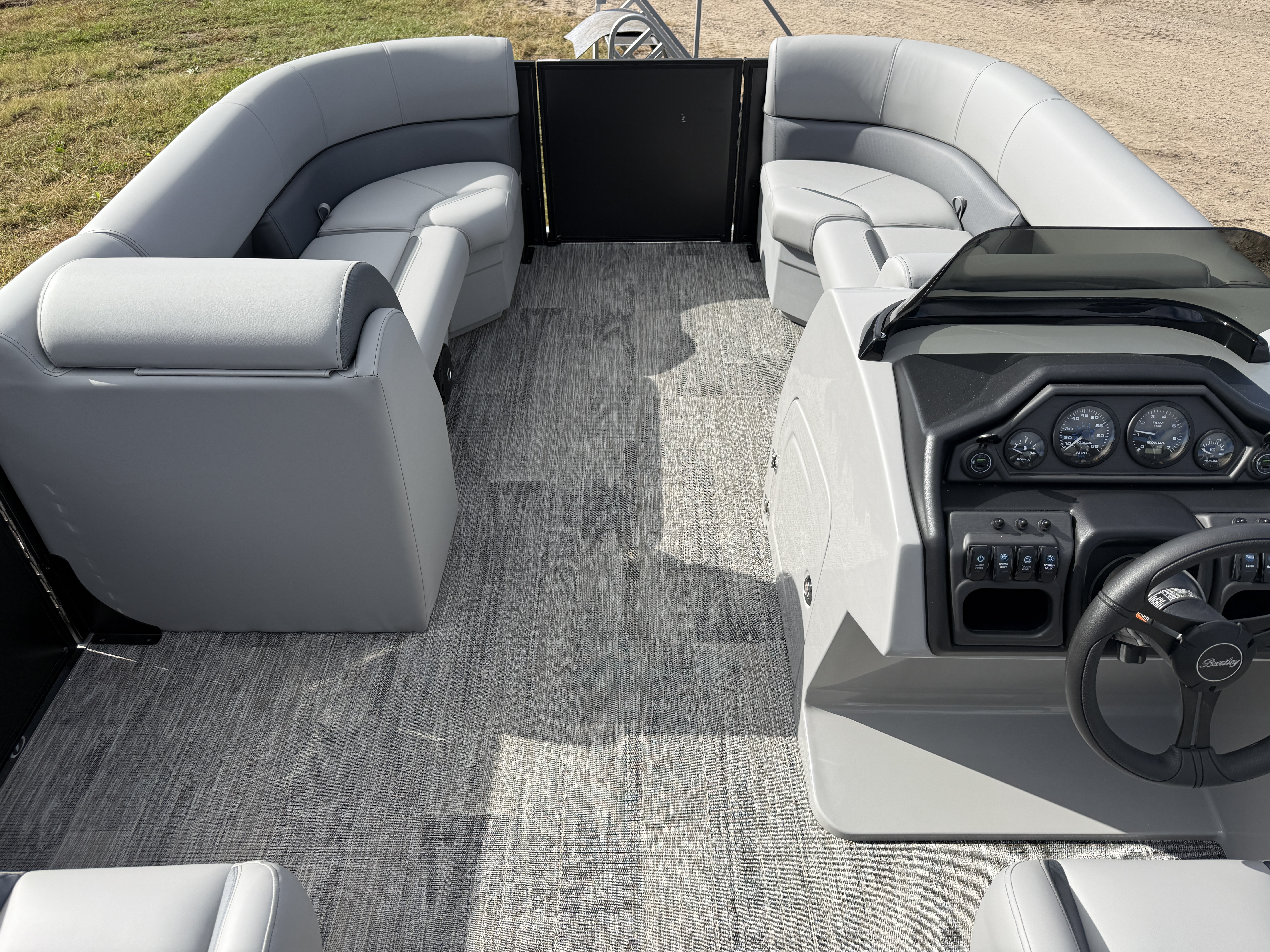 2026 Bentley Pontoons Legacy 220 Swingback 