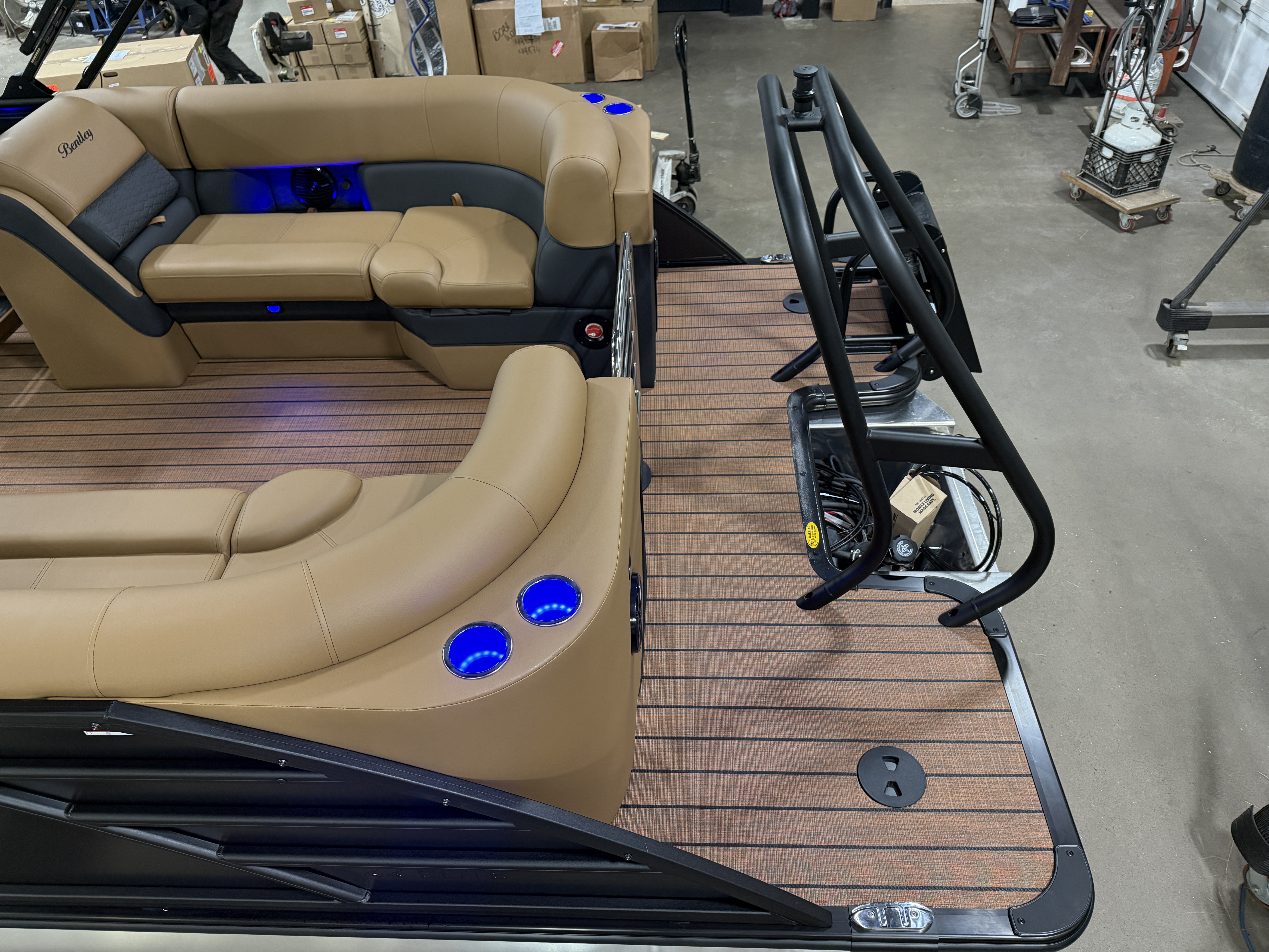 2026 Bentley Pontoons Elite 223 Admiral Quad Lounge Tritoon