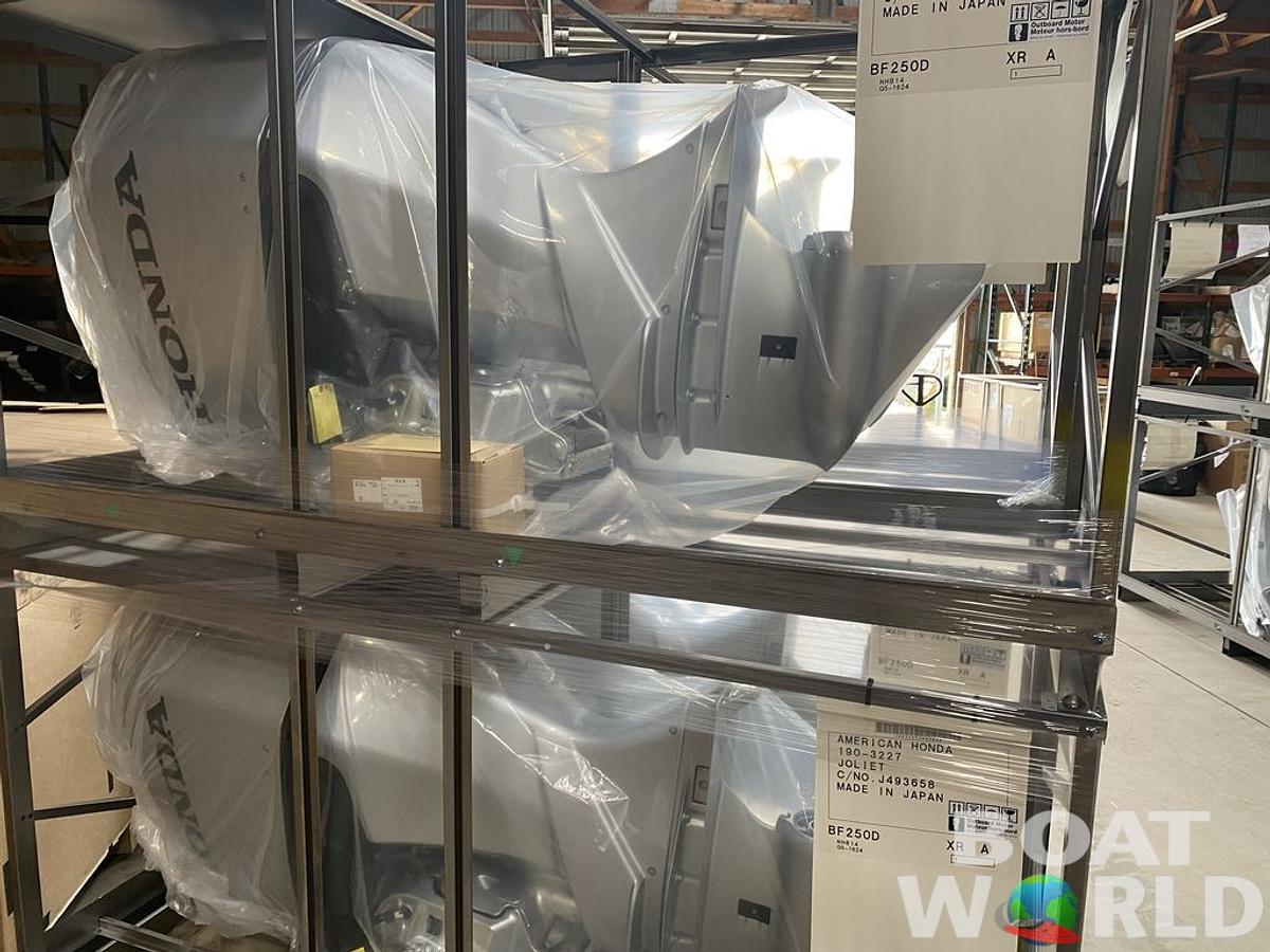2025 Honda Marine Twin 250HP New 30"