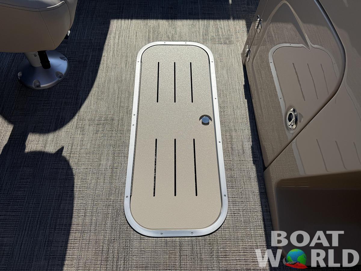 2026 Bentley Pontoons Legacy 223 Navigator DL Quad Lounge Tritoon & Honda 4-Stroke EFI