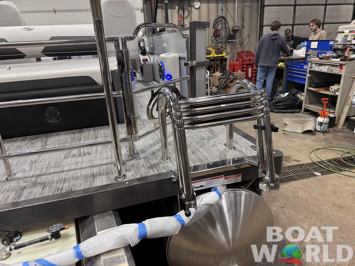 2026 Montego Bay 8522 Swingback Deluxe Pontoon