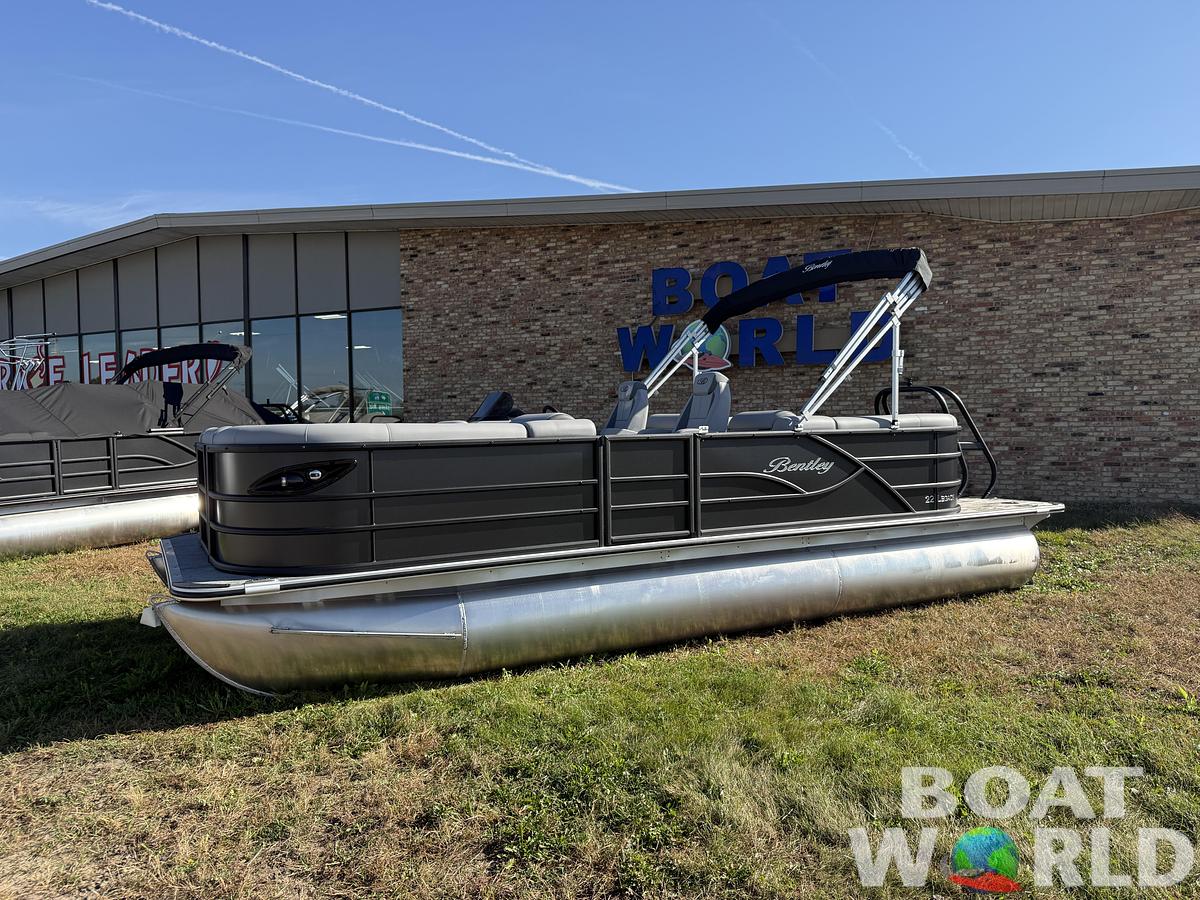2026 Bentley Pontoons Legacy 220 Navigator Quad Lounge 