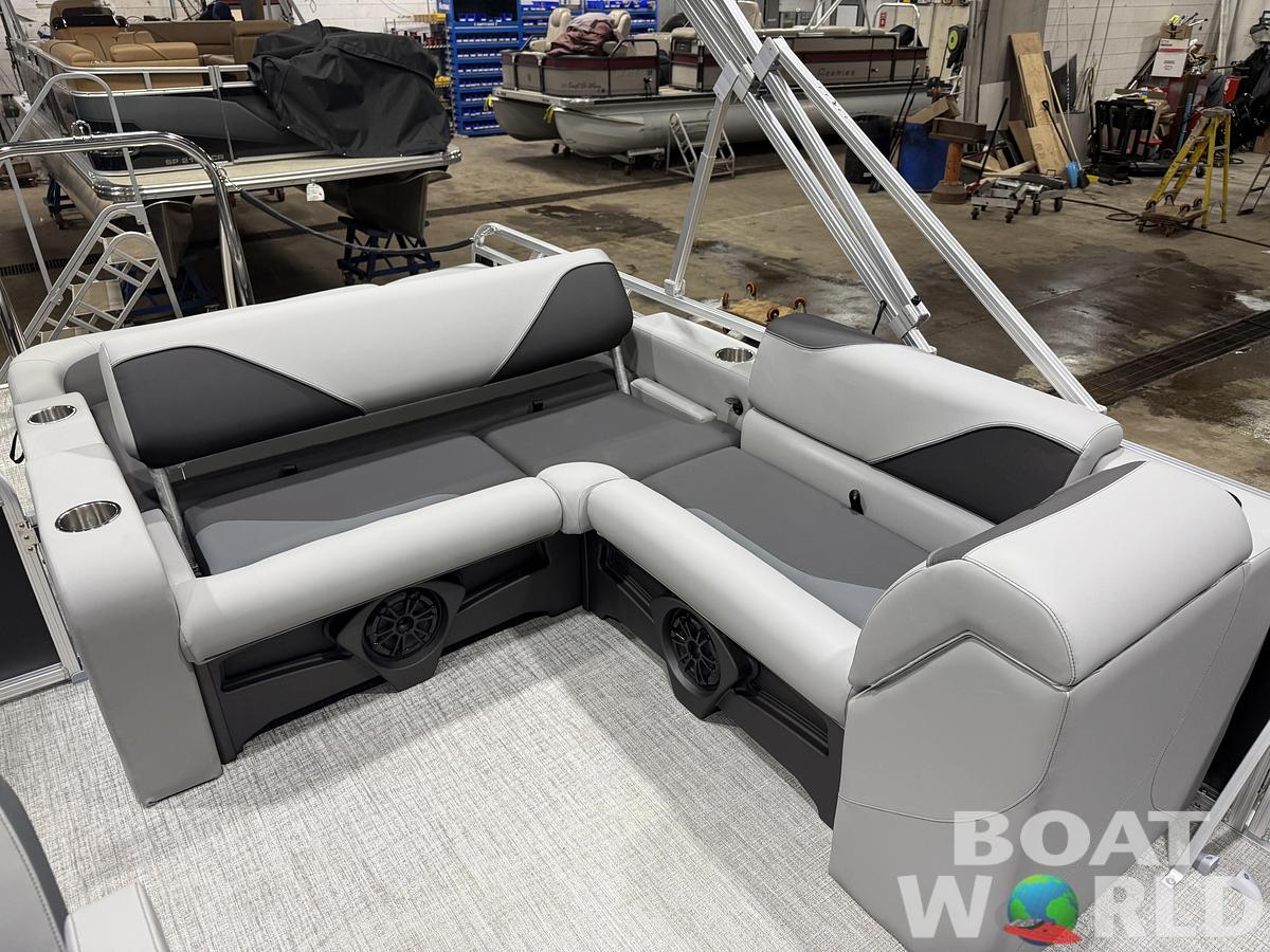 2026 Tahoe Sport VRB 2385 Swingback & 4-Stroke $34995