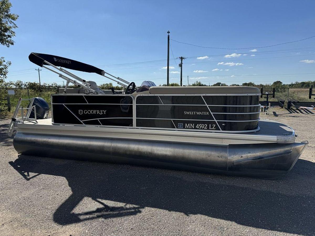 Used 2020 Sweetwater SW 2086 Cruise Pontoon with 70HP Yamaha 4-S EFI