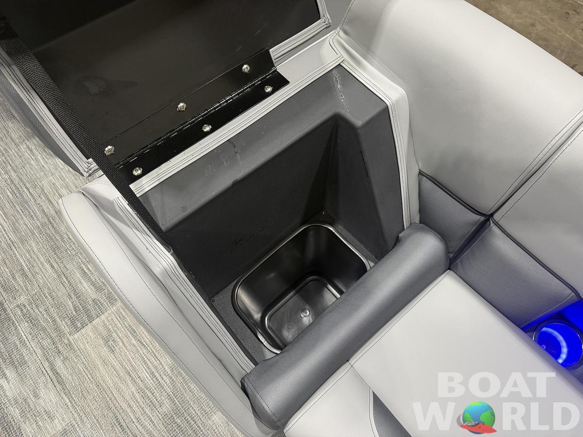 2026 Bentley Pontoons Legacy 220 Swingback 