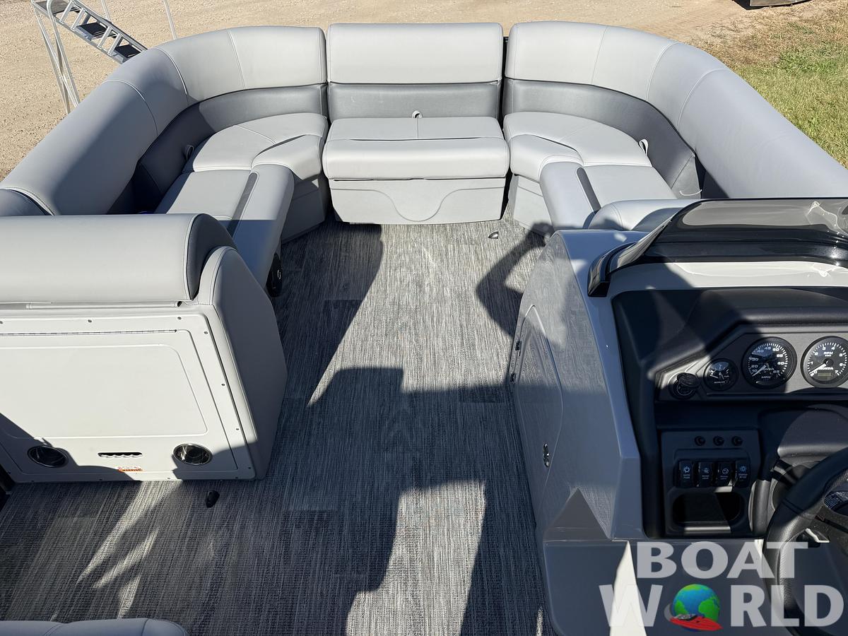 2026 Bentley Pontoons Legacy 220 Navigator Quad Lounge 