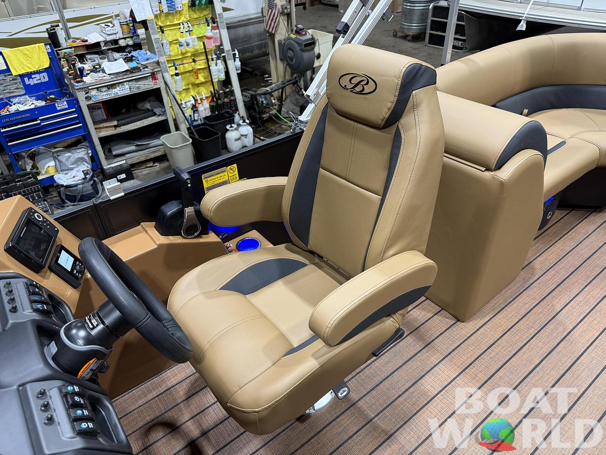 2026 Bentley Legacy 300HP Navigator Quad Lounge Tritoon $67995
