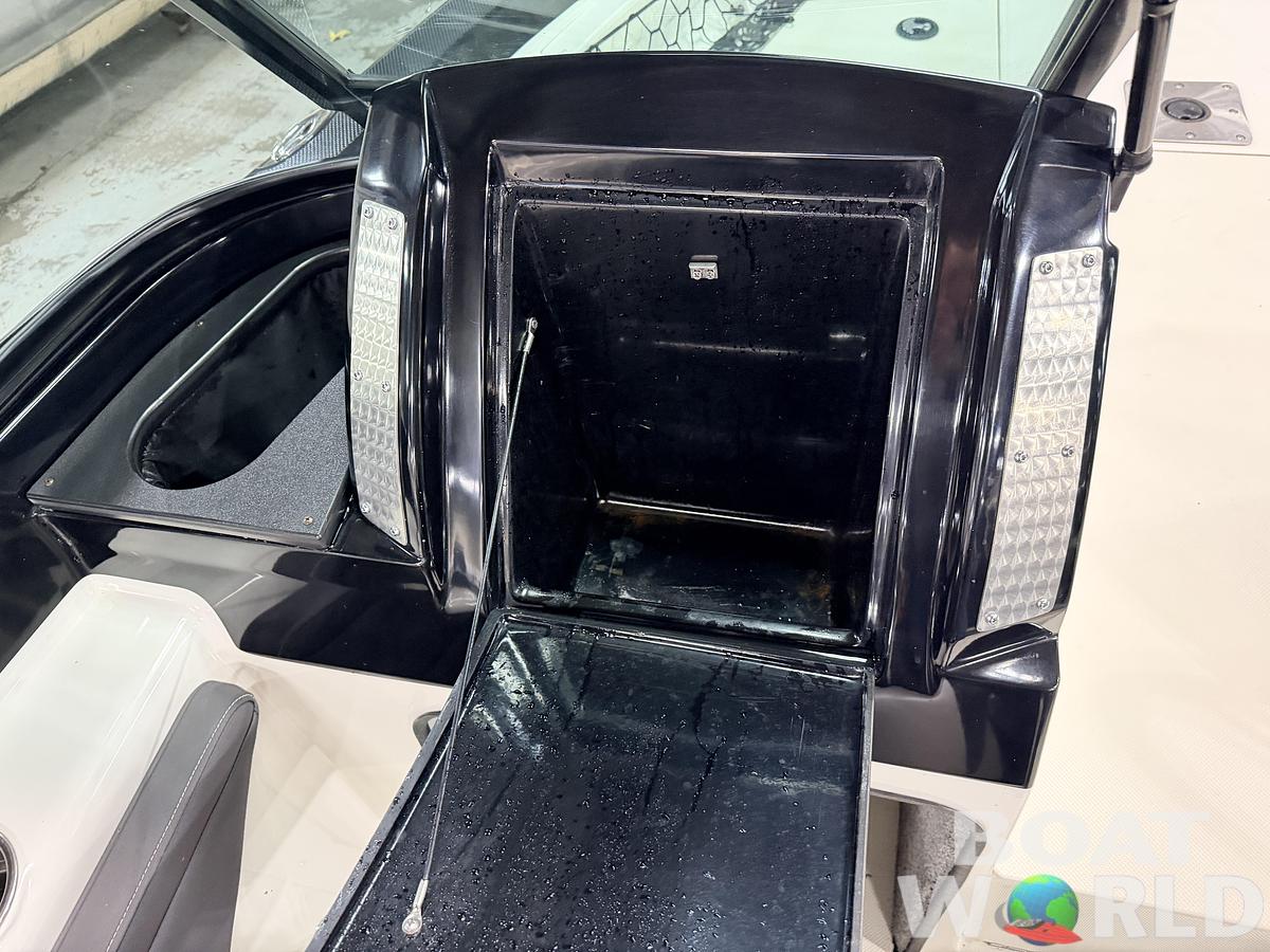 Used 2016 Larson FX 1850 DC Fiberglass Fishing Boat