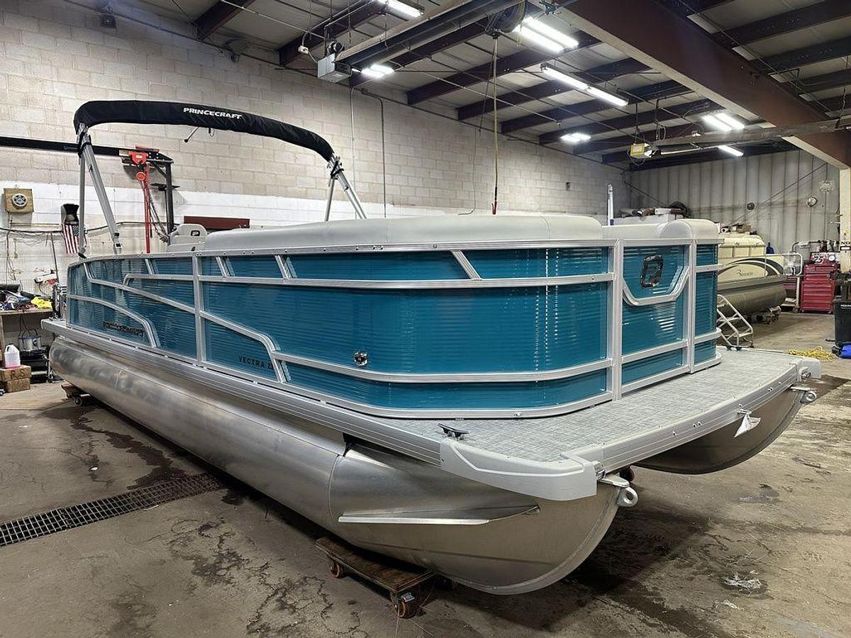 2025 Princecraft Vectra 23 RL Swingback Lounge Pontoon & Mercury 4-Stroke EFI