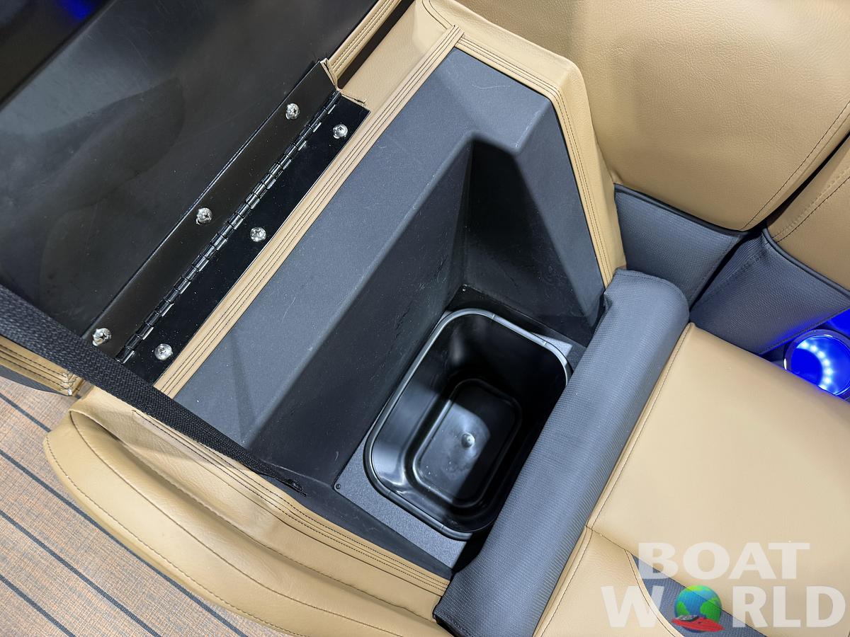 2026 Bentley Pontoons Legacy 223 Navigator DL Quad Lounge Tritoon 