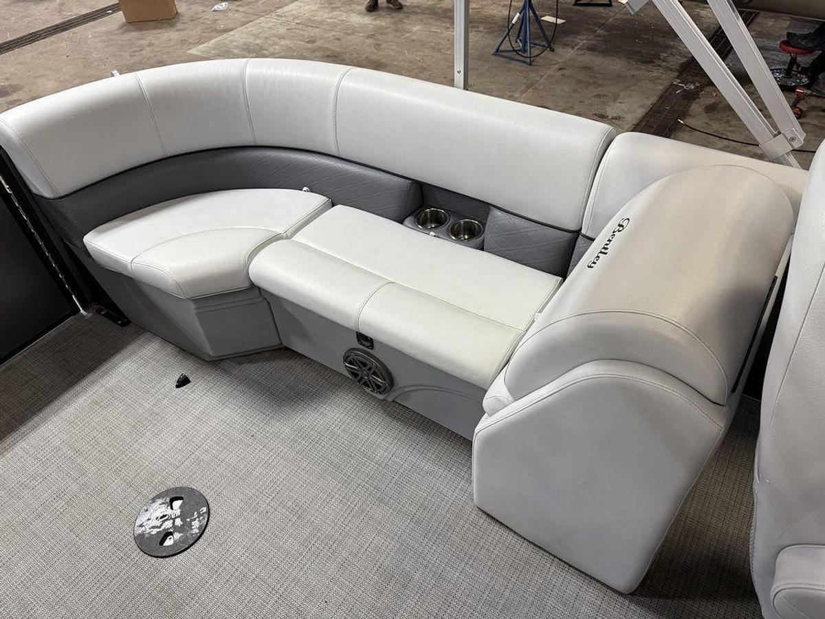 Used 2020 Bentley Pontoons Legacy 223 Navigator Quad Lounge Tritoon & Suzuki 140HP 4-Stroke EFI