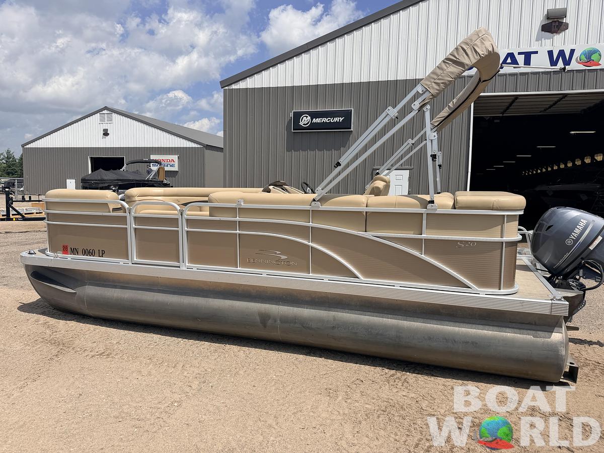 Used 2017 Bennington 208 SL & 50HP Yamaha 4Stroke -$24,995