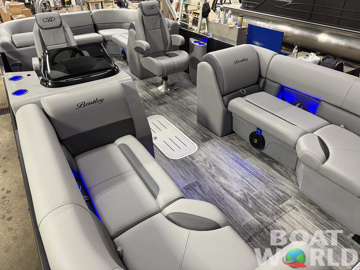 2026 Bentley Pontoons Legacy 223 Navigator Quad Lounge Tritoon 