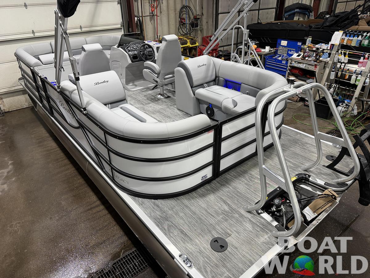 2026 Bentley Pontoons Legacy 223 Navigator Quad Lounge Tritoon