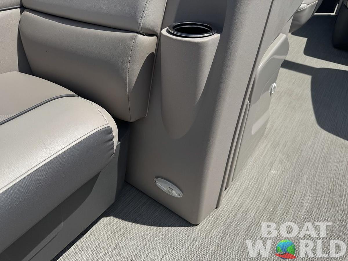 Used 2020 Princecraft Vectra 19 Pontoon