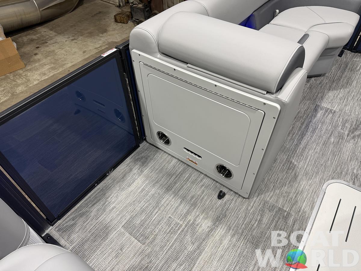 2026 Bentley Pontoons Legacy 223 Swingback Tritoon 