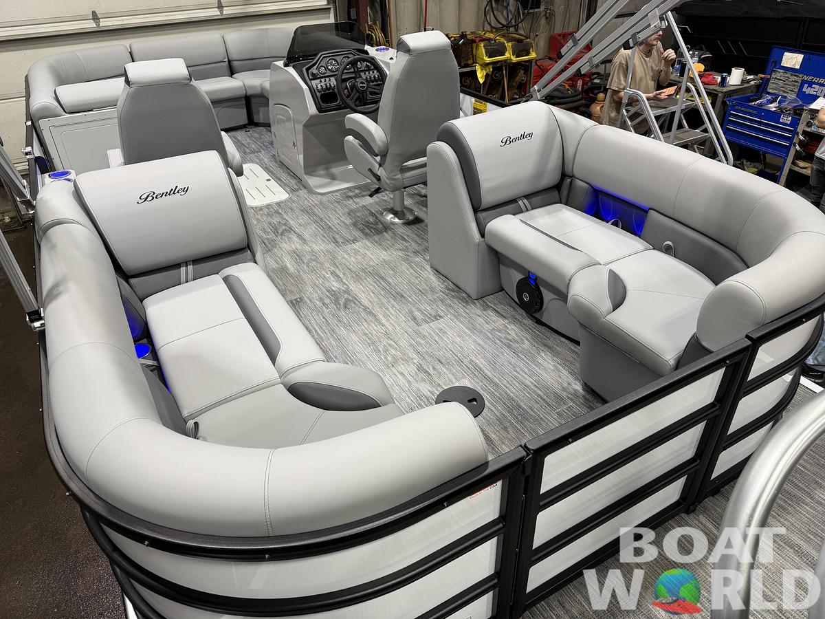 2026 Bentley Pontoons Legacy 223 Navigator Quad Lounge Tritoon