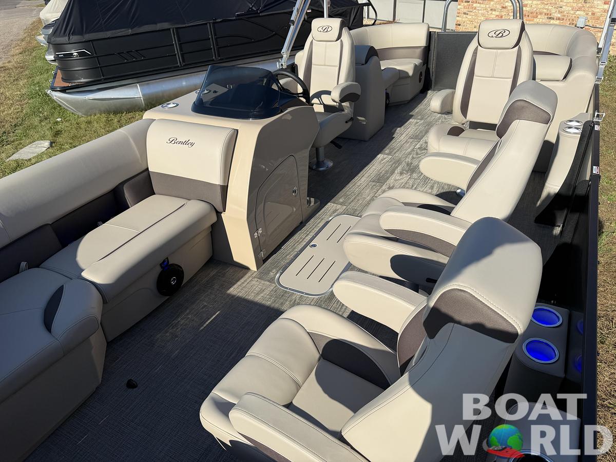 2026 Bentley Pontoons Legacy 223 Navigator DL Quad Lounge Tritoon & Honda 4-Stroke EFI