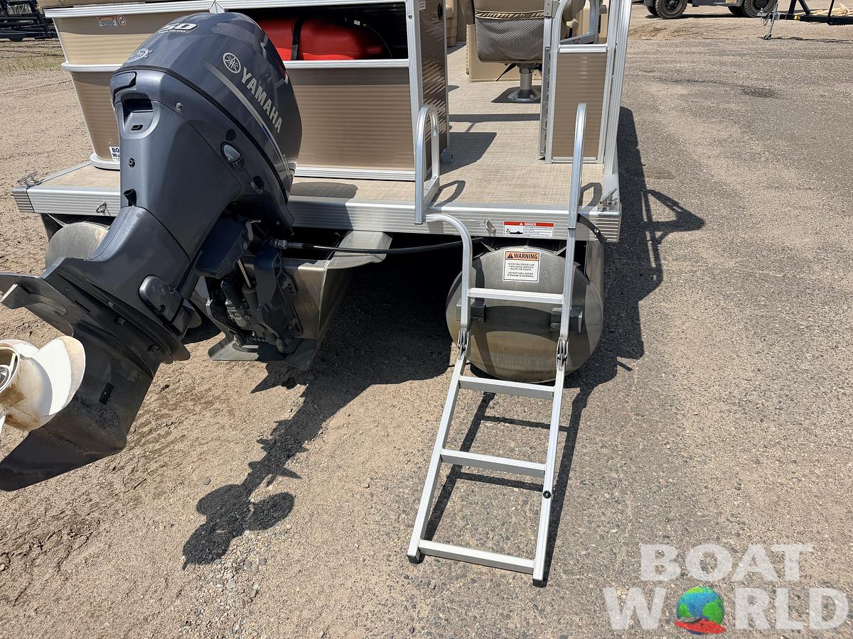 Used 2017 Bennington 208 SL & 50HP Yamaha 4Stroke -$24,995