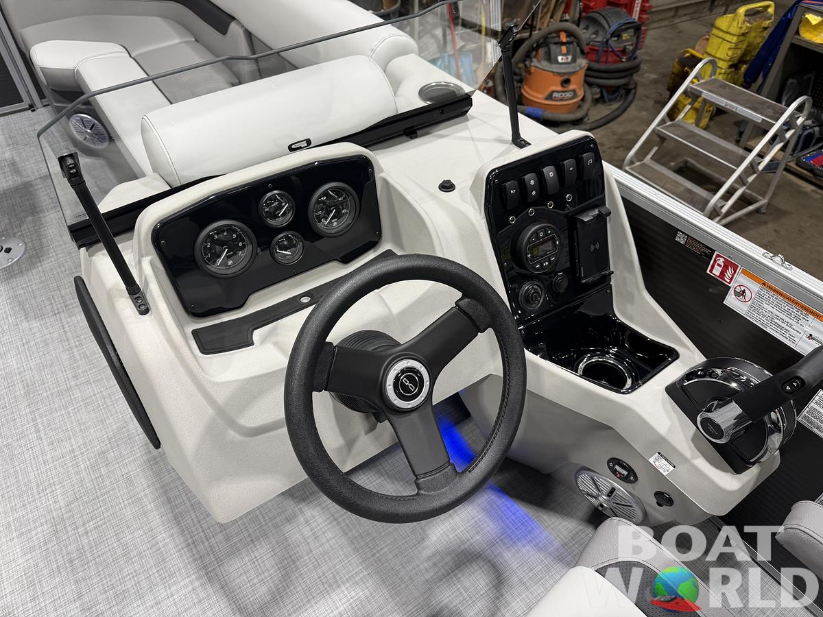 2026 Princecraft Vectra 23 RL Lounge Swingback Tritoon 