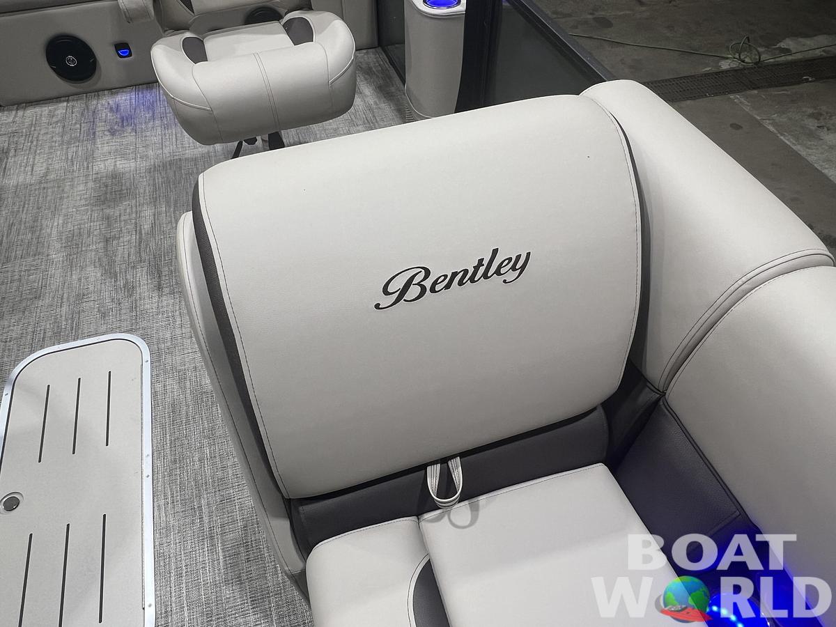 2026 Bentley Pontoons Legacy 223 Swingback Tritoon