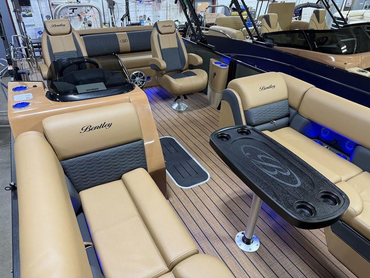 2025 Bentley Pontoons Elite 223 Swingback Tritoon & Honda 4-Stroke EFI